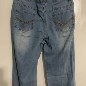 Sz 14 jeans, light colored denim. Seam. Very comfortable. Bootcut